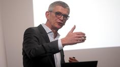 Bernhard Faller vom Bonner vhw (Bundesverband für Wohnen und Stadtentwicklung) hielt den Initialvortrag.