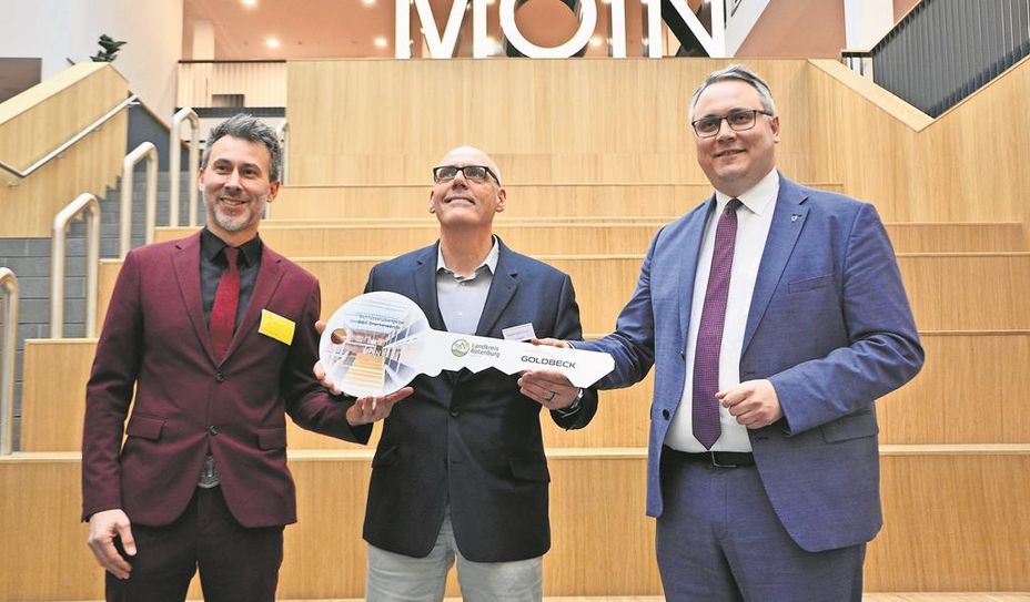 Die symbolische Schlüsselübergabe mit Michael Holler, Lars Leminski und Marco Prietz (v. l.).
