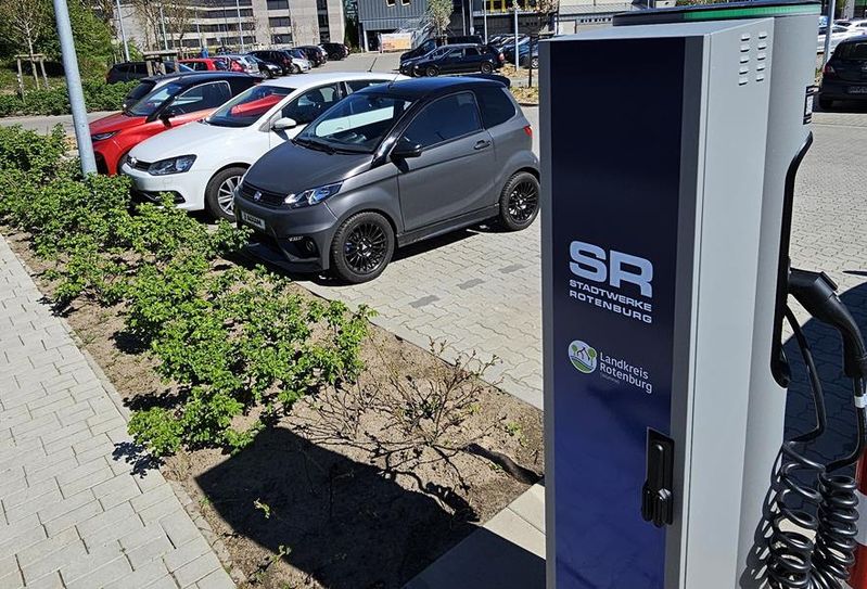 Die neue E-Ladesäule befindet sich an der BBS Bremervörde.