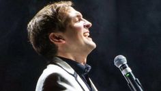 Alex Parker singt Lieder, die alle kennen und jede:n berühren.