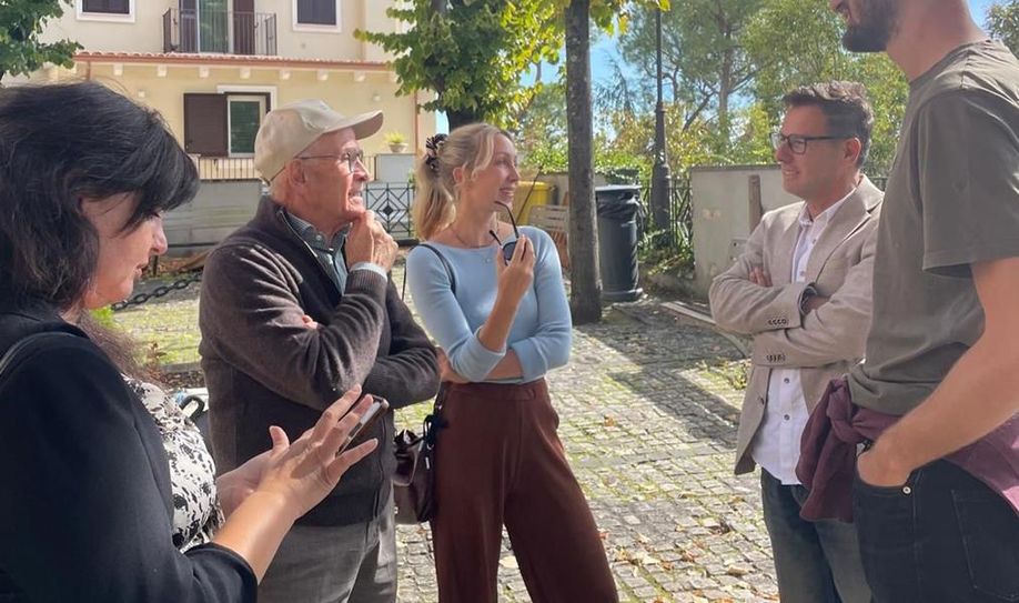 Der Aufenthalt stand im Zeichen intensiver Gespräche und zahlreicher Begegnungen: Philine Griem (Mitte).