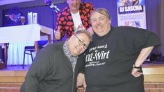 Bingo-Bär Michael Thürnau (links) ist bei XXL-Wirt Dieter Murck zu Gast.