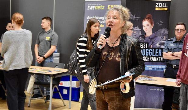 Martina Baestlein erklärte den Ablauf der Veranstaltung und stand als Ansprechpartnerin zur Verfügung.