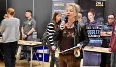 Martina Baestlein erklärte den Ablauf der Veranstaltung und stand als Ansprechpartnerin zur Verfügung.
