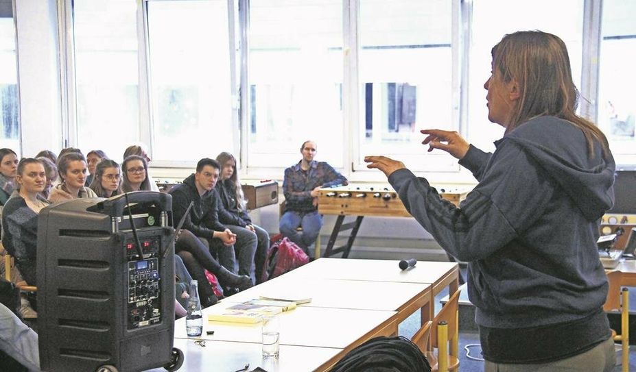 Andrea Röpke informierte an der IGS über aktuelle Entwicklungen in der rechtsextremen Szene. Foto: jm