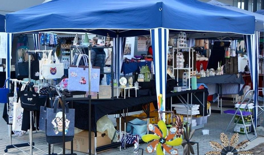 Viele handgemachte Artikel können beim Kusthandwerkermarkt erworben werden.