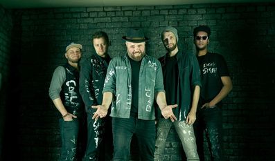 Der genreübergreifende Mix von Wellbad aus Roots Rock, Jazz, Blues und Hiphop lässt einen nur schwer wieder los.