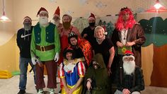 Mit viel Fantasie wurden die Kostüme für das Stück „Schneewittchen und die 7 Zwerge“ ausgesucht.