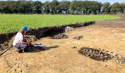 In Helvesiek wurden Gargruben untersucht, die vermutlich bei größeren Versammlungen der Zubereitung von Speisen dienten.