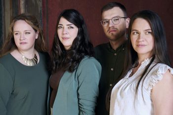 Auf dem Bild ist das Vokalensemble sub5 zu sehen.
