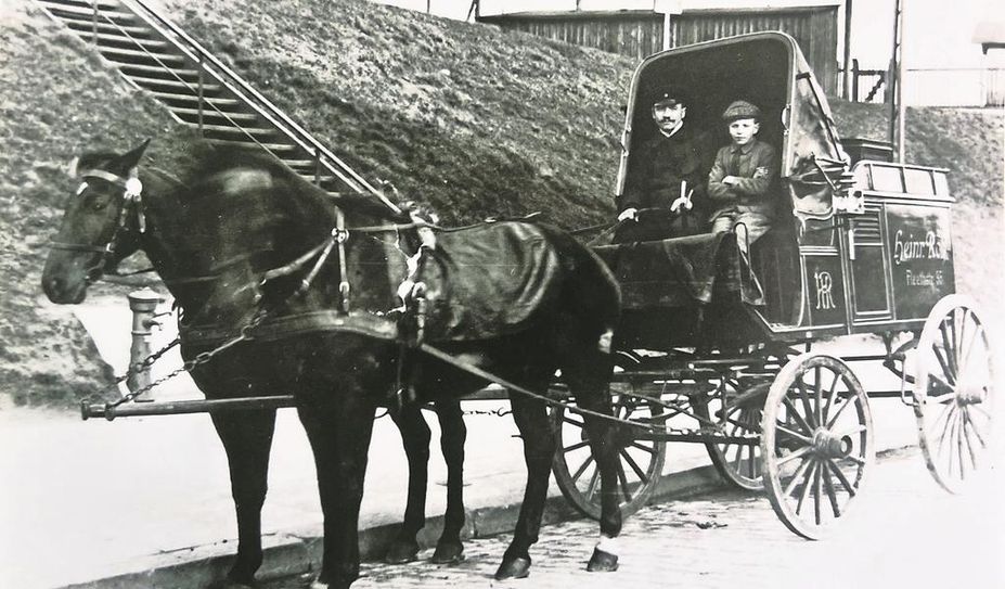 Bäckermeister Heinrich Rolf und Sohn Franz.