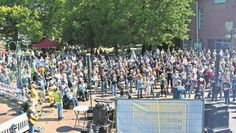 Auf dem Bremervörder Bathausmarkt positionierten sich rund 600 Menschen gegen Rechts.