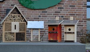 Selbstgebaut Insektenhotels und Vogelhäuser können bestaunt und erworben werden.