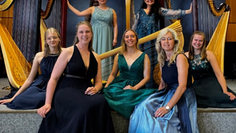 Die Harfenspielerinnen freuen sich auf ein unvergessliches Konzert in Gnarrenburg.