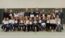 Bilder von der Jahreshauptversammlung 2017: Absolventen des Sportabzeichens und geehrte Mitglieder.