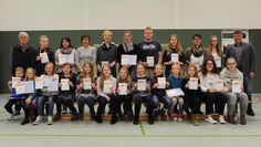 Bilder von der Jahreshauptversammlung 2017: Absolventen des Sportabzeichens und geehrte Mitglieder.