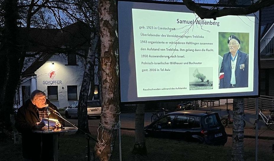 Dr. Bernd Moldenhauer erinnert an Samuel Willenberg, der das Vernichtungslager Treblinka überlebt hat.