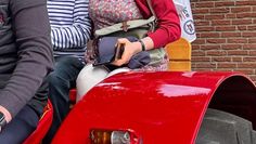 Rote Porsche-Diesel „Vollcabrios“ sorgten für pures Vergnügen.