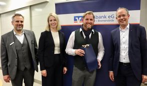 Von links: Michael Kersting, Stefanie Kase, Gnarrenburgs Bürgermeister Marc Breitenfeld und Jan Mackenberg.