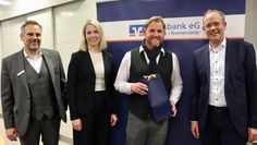 Von links: Michael Kersting, Stefanie Kase, Gnarrenburgs Bürgermeister Marc Breitenfeld und Jan Mackenberg.