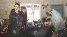 Die Vorsitzende des Heimatvereins Steffi Schriefer (li.) war mit dem Verlauf des Weihnachtsmarktes rundum zufrieden.