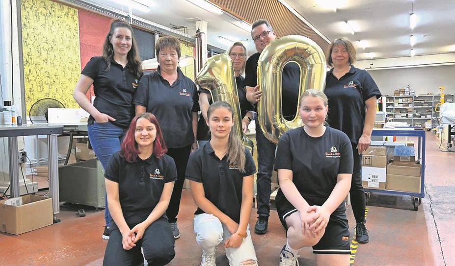 Das „Druck & Design“- Team um Michael und Silke Wagenlöhner (mit der Zehn) feierte in der vergangenen Woche das zehnjährige Firmenjubiläum.