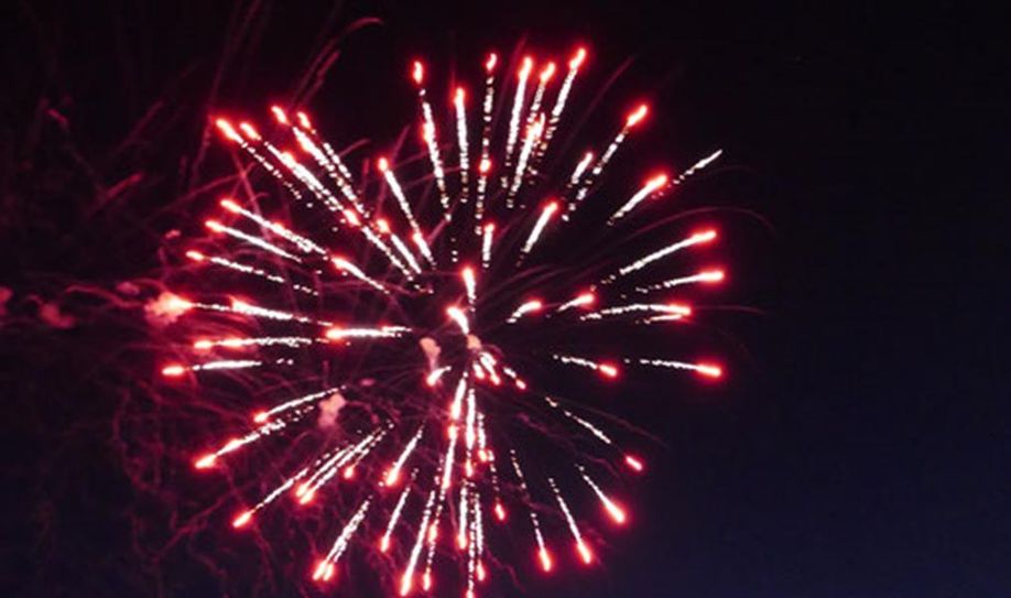 Ein Höhepunkt am Samstag: das Feuerwerk um 21.15 an der B74.