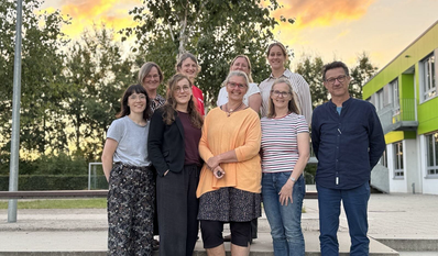 Einige Mitglieder der Arbeitsgruppe mit Lehrkräften verschiedener Bremervörder Schulen.