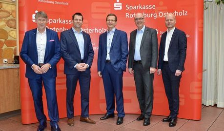 Marco Tulodetzki (v. li.), Thorben Prenntzell, Stefan Kalt, Volker Eichler und Axel Seidenschwarz freuen sich über einen guten Jahresabschluss.
