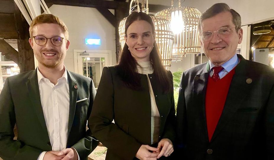 (v. l.) Dirk-Frederik Stelling, Vanessa-Kim Zobel und Rainer Meyer zum Felde servierten verbal ungesüßt bittere Themen.