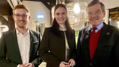 (v. l.) Dirk-Frederik Stelling, Vanessa-Kim Zobel und Rainer Meyer zum Felde servierten verbal ungesüßt bittere Themen.