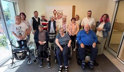 Bürgermeister Marc Breitenfeld sprach im Haus Vida Victoria mit Bewohnern, Mitarbeitenden und Leitung über das Älterwerden in Gnarrenburg.