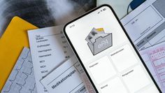 Über eine App der jeweiligen Krankenkasse haben Versicherte Zugriff auf ihre Dokumente und steuern Einsichten.
