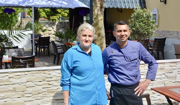 Adisa und Eko Imeri freuen sich darauf, viele Gäste mit mediterranen Speisen im neuen Sommergarten verwöhnen zu dürfen
