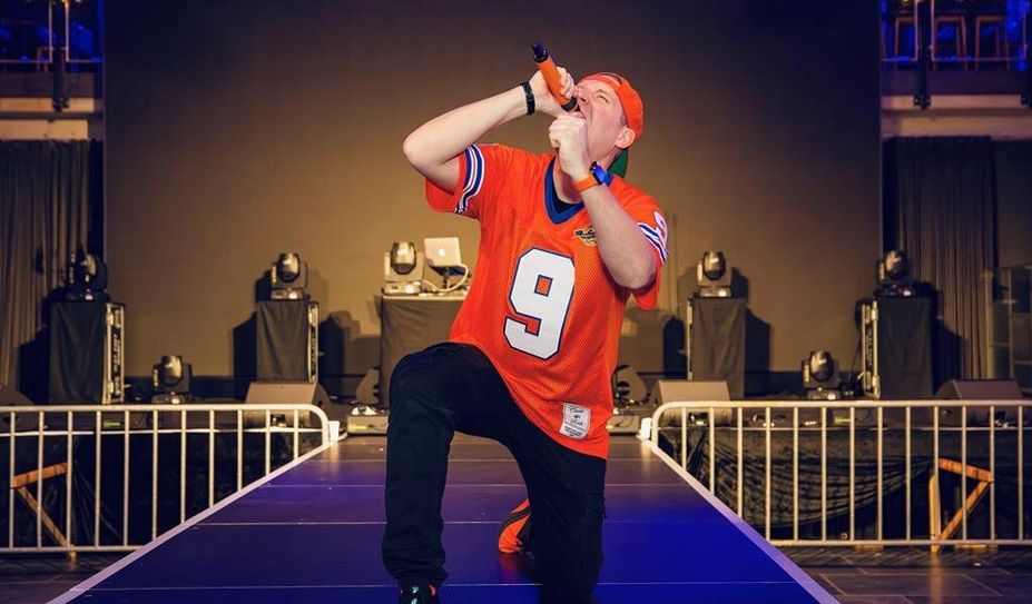 Die „Torfbeat“-Party wird mit professionellen Djs versorgt.