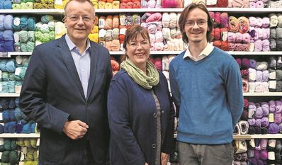 Heiner Dauber (links) und seine Frau Antje Dauber sind sehr stolz auf ihren Sohn Clemens, der das Geschäft weiterführen wird.