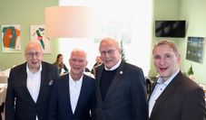 Wilfried Guttmann, Jürgen Linke, Fritz Bokelmann und Möbelhaus Geschäftsführer Stefan Fromme.