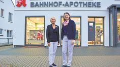 Sigrid Kölling (links) übergibt das Geschäft zum neuen Jahr an Britta Schleßelmann.
