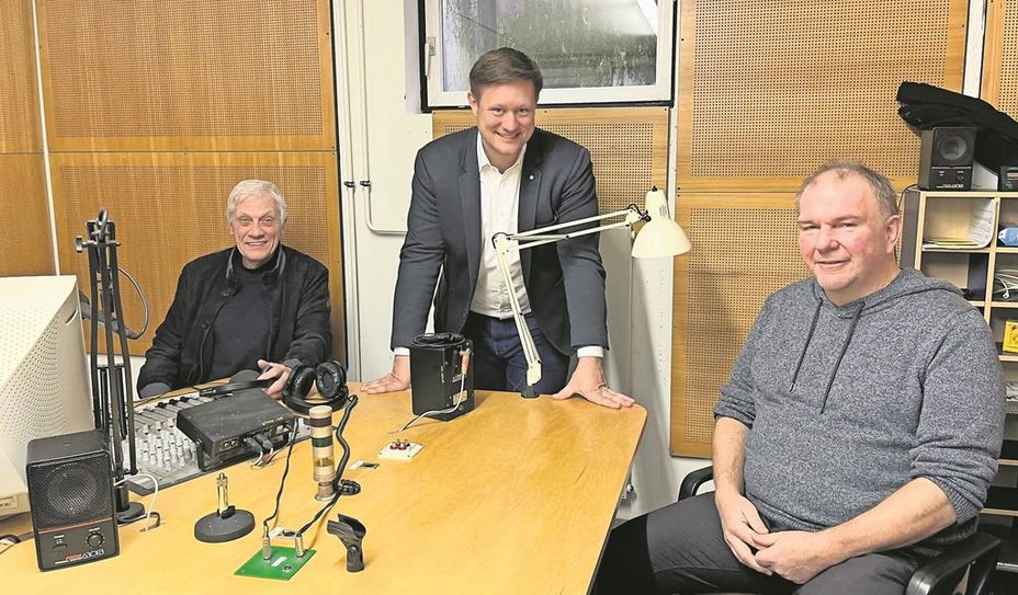 (v. l.) Dr. Jens Uwe Böttcher, Kim Fürwentsches und Mark Sender freuen sich auf die künftigen Stunden mit dem Radioprogramm