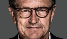 Ex-Fußballprofi, St. Pauli-Trainer und Autor Ewald Lienen kommt für eine Lesung nach Bremervörde.