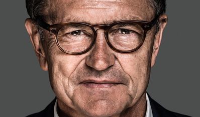 Ex-Fußballprofi, St. Pauli-Trainer und Autor Ewald Lienen kommt für eine Lesung nach Bremervörde.