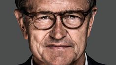 Ex-Fußballprofi, St. Pauli-Trainer und Autor Ewald Lienen kommt für eine Lesung nach Bremervörde.