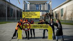 „Die Lobby-Pipelines zudrehen“: Der Verein LobbyControl fordert mehr Transparenz in der Energiepolitik, eine breite Beteiligung verschiedener Interessengruppen und stärkere öffentliche Kontrolle über kritische Infrastruktur.