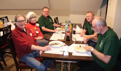 Auch „Servicekräfte“ brauchen eine Pause: Die Seniorenratsmitglieder Willy Gerlach, Angelika Haase, Harry Schnakenberg, Jörg Struckmeier und Michael Pohlmann.