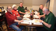 Auch „Servicekräfte“ brauchen eine Pause: Die Seniorenratsmitglieder Willy Gerlach, Angelika Haase, Harry Schnakenberg, Jörg Struckmeier und Michael Pohlmann.