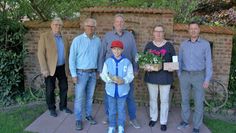 Der Vorstand des Gewerbe-und Verschönerungsverein Beverstedt hatte bei der letzten Gewerbeschau zum Preisausschreiben aufgefordert. Uwe Scheper, Benno Kruse, Rolf Müller und Andreas Neufeld gratulierten den Gewinnern.