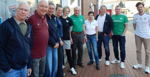 Vorstand und Mitarbeitende machen es vor: Sie tragen Trikots ihrer Vereine und rufen auch alle anderen Vereinsmitglieder auf, es ihnen gleich zu tun.