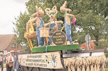 Zuschauer dürfen sich am Sonntag wieder auf kreativ gestaltete Erntewagen freuen. Der Umzug startet um 13 Uhr.