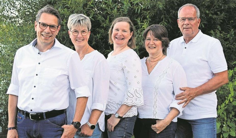 Das Corona-Ensemble singt unter anderem Hits von ABBA, Coldplay, Adel Tawil, Matt Redmann und Gloria Gaynor.