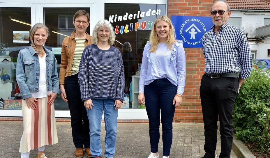 Daniela Rump (2. v. re.) traf sich mit Katja Poppe (v. li.), Marlies Wellbrock, Petra Fischer und Gerhard Meyer vom Kinderschutzbund Bremervörde.